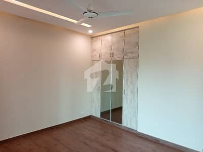 Ready To Buy A Prime Location Flat 10 Marla In Lahore