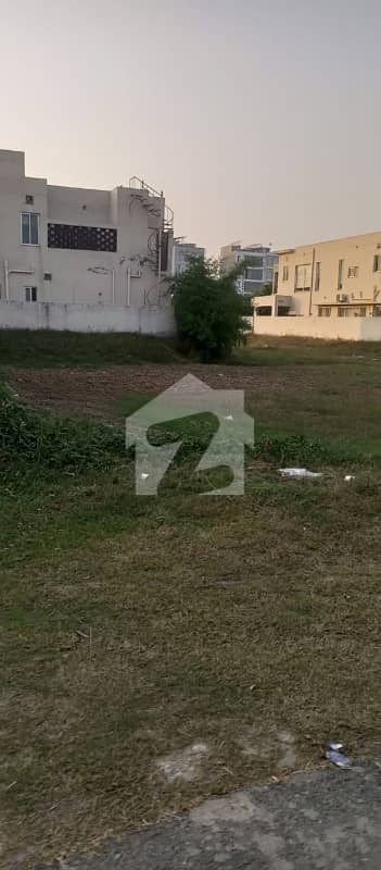 ڈی ایچ اے فیز 8 ڈیفنس (ڈی ایچ اے),لاہور میں 1 کنال رہائشی پلاٹ 3.25 کروڑ میں برائے فروخت۔ ڈی ایچ اے فیز 8 ڈیفنس (ڈی ایچ اے),لاہور میں 1 کنال رہائشی پلاٹ 3.25 کروڑ میں برائے فروخت۔