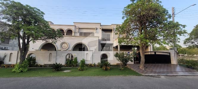 30 Marla Beautiful Bungalow Available In Wapda City
