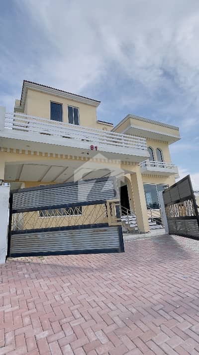 1 Kanal Triple Storey House For Rent