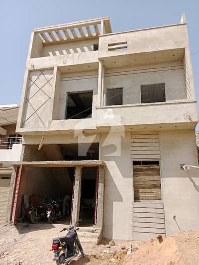 لندن ٹاؤن حیدر آباد میں 6 کمروں کا 8 مرلہ مکان 3.5 کروڑ میں برائے فروخت۔