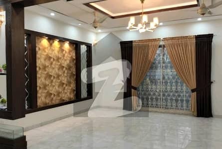 بحریہ ٹاؤن سیکٹر سی بحریہ ٹاؤن,لاہور میں 5 کمروں کا 10 مرلہ مکان 3.2 کروڑ میں برائے فروخت۔