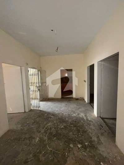 Prominently-Located 120 Square Yards Upper Portion Available In Gulshan-e-Iqbal - Block 10-A
