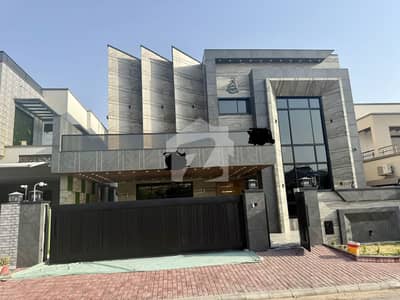بحریہ ٹاؤن فیز 5 بحریہ ٹاؤن راولپنڈی,راولپنڈی میں 6 کمروں کا 1 کنال مکان 14.75 کروڑ میں برائے فروخت۔