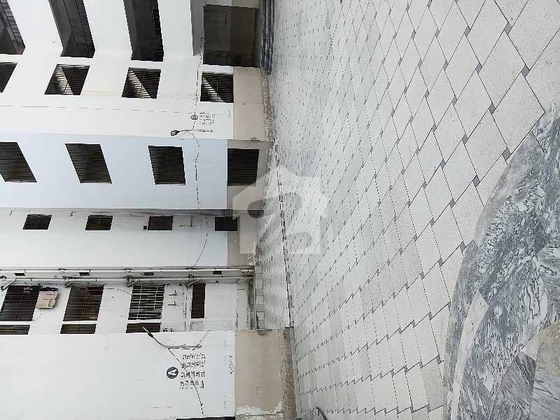 کلفٹن ۔ بلاک 8 کلفٹن,کراچی میں 3 کمروں کا 9 مرلہ فلیٹ 5.5 کروڑ میں برائے فروخت۔ کلفٹن ۔ بلاک 8 کلفٹن,کراچی میں 3 کمروں کا 9 مرلہ فلیٹ 5.5 کروڑ میں برائے فروخت۔