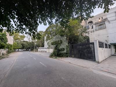11-MARLA PURPOSE BUILT OFFICE / CLINIC BUILDING FOR SALE IN NEW MUSLIM TOWN