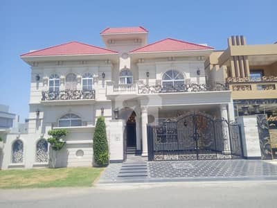گارڈن ٹاؤن فیز 3 گارڈن ٹاؤن,گوجرانوالہ میں 7 کمروں کا 1 کنال مکان 11.0 کروڑ میں برائے فروخت۔