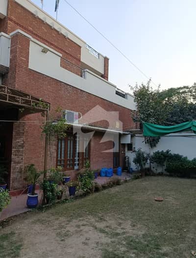 33 Marla Commercial Building Available For Rent D ground for school, college, academy,also for office used
