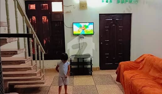 آفیسرز کالونی 2 فیصل آباد میں 3 کمروں کا 7 مرلہ مکان 1.75 کروڑ میں برائے فروخت۔
