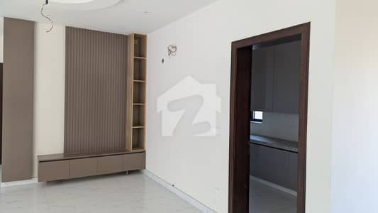 رضا گارڈن فیصل آباد میں 5 کمروں کا 1 کنال مکان 12.5 کروڑ میں برائے فروخت۔