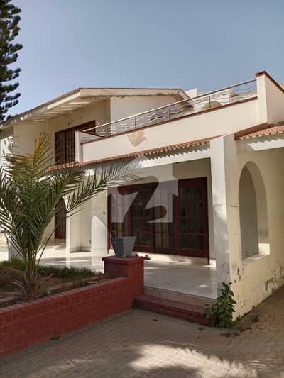 Prime 888 Sq. Yd Slightly Used House Ground + 1 + Basement 3 +5 Bed DD Main Bukhari, DHA Phase 7