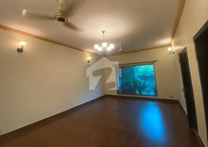 12 Marla Investor Price 5 Bedrooms House For Sale.