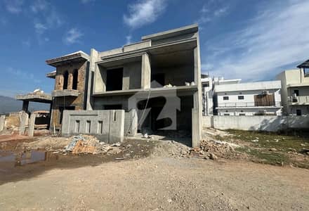 بنی گالہ اسلام آباد میں 5 کمروں کا 10 مرلہ مکان 5.0 کروڑ میں برائے فروخت۔