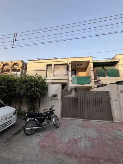 جوہر ٹاؤن فیز 2 جوہر ٹاؤن,لاہور میں 4 کمروں کا 12 مرلہ مکان 4.4 کروڑ میں برائے فروخت۔