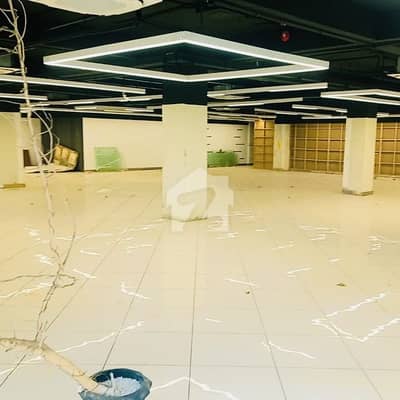 جوہر ٹاؤن فیز 2 جوہر ٹاؤن,لاہور میں 5 کمروں کا 3 کنال عمارت 30.0 لاکھ میں کرایہ پر دستیاب ہے۔