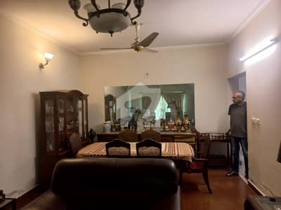 عسکری 11 ۔ سیکٹر بی عسکری 11,عسکری,لاہور میں 5 کمروں کا 12 مرلہ مکان 6.02 کروڑ میں برائے فروخت۔ عسکری 11 ۔ سیکٹر بی عسکری 11,عسکری,لاہور میں 5 کمروں کا 12 مرلہ مکان 6.02 کروڑ میں برائے فروخت۔