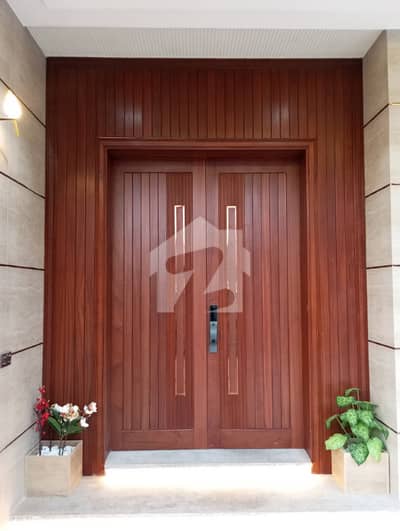 Elegant Designer House Avaliable