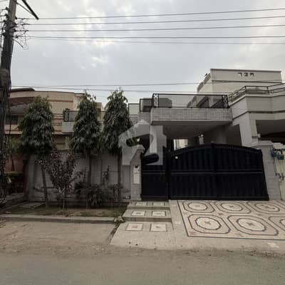 جوہر ٹاؤن فیز 2 جوہر ٹاؤن,لاہور میں 3 کمروں کا 12 مرلہ مکان 4.0 کروڑ میں برائے فروخت۔