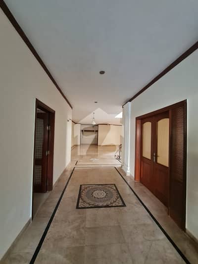 1000 Yards House For Rent In Phase 06