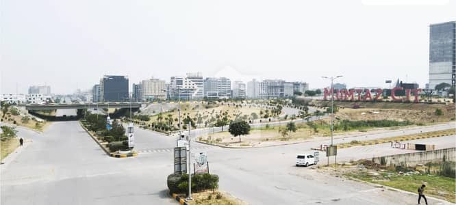 200 Sq Yards 8 Marla Corner Sun Face Plot On 50 Feet Road In Chanab Block Mumtaz City.