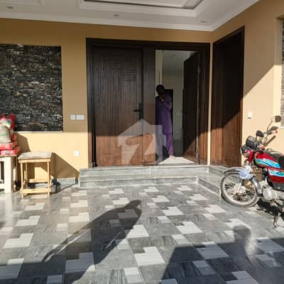 بحریہ انکلیو - سیکٹر سی 1 بحریہ انکلیو,بحریہ ٹاؤن,اسلام آباد میں 5 کمروں کا 10 مرلہ مکان 6.5 کروڑ میں برائے فروخت۔