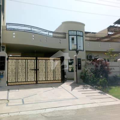 1 KANAL SINGLE STOREY HOUSE AVAILABLE FOR SALE IN OPF HOUSING SCHEME IN A ERY HOT LOCATION OF LAHORE