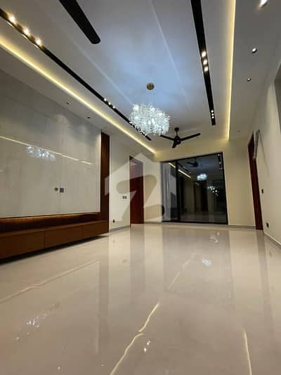 BRAND NEW FACING PARK HOUSE UPPER PORTION FOR RENT 3 BED ATTACH BATH DRIVING ROOM TV LOAN KITCHEN STORE 2 CAR PARKING AVAILABLE READY TO SHIFT VERY HOT LOCATION
