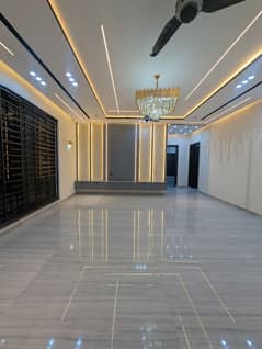 BRAND NEW TYPE UPER PORTION FOR RENT READY TO SHIFT NEAR TO PARK MOSQUES AND MARKET THE BEST LOCTION RENT WILL BE NEGOTIATE
