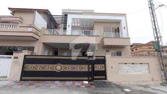 بنی گالہ اسلام آباد میں 4 کمروں کا 10 مرلہ مکان 3.25 کروڑ میں برائے فروخت۔