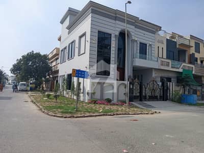 Beautiful Corner 5.5 Marla House Is Available For Sale