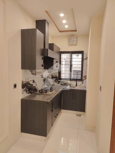 ONE BED STUDIO WITH KITCHEN AND BATH