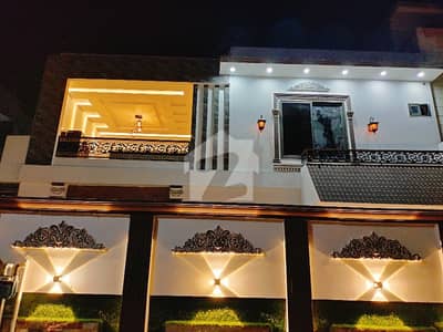 Beautiful 17 Marla House In Center Of Gujranwala