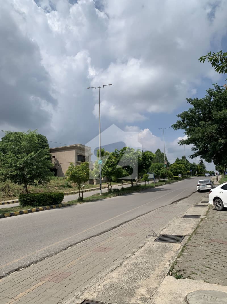 1 KANAL 100% Solid Plot For Sale 1 KANAL 100% Solid Plot For Sale