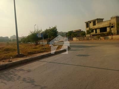 Residential Plot Of 1 Kanal For sale In Bahria Town Phase 8 - Block P