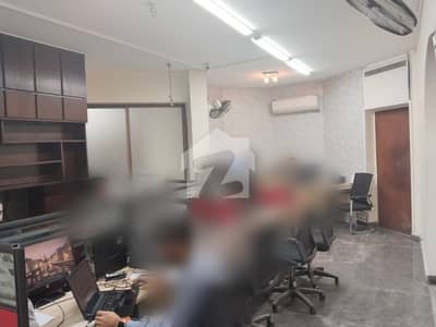 گلبرگ لاہور میں 6 کمروں کا 4 کنال مکان 12.0 لاکھ میں کرایہ پر دستیاب ہے۔