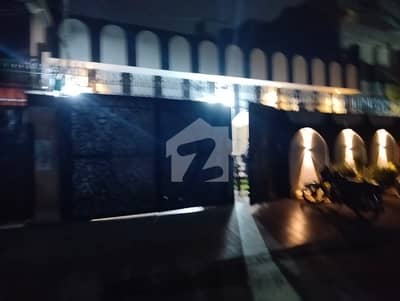 شاہ رُکنِ عالم کالونی ملتان میں 3 کمروں کا 10 مرلہ مکان 2.1 کروڑ میں برائے فروخت۔