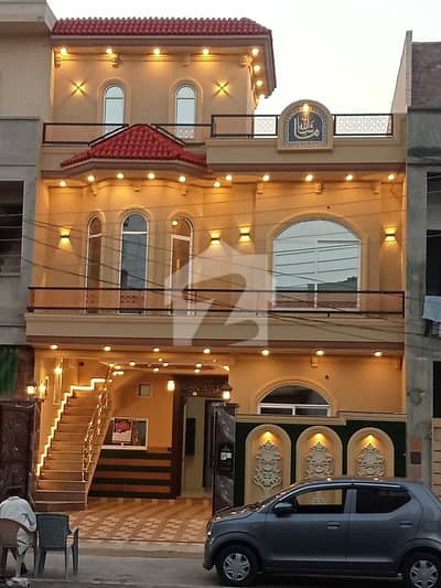 Unoccupied House Of 5 Marla Is Available For sale On College Road