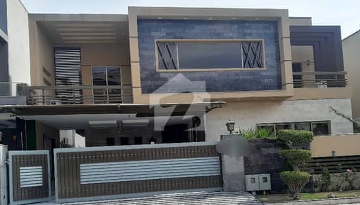 بحریہ ٹاؤن فیز 4 بحریہ ٹاؤن راولپنڈی,راولپنڈی میں 6 کمروں کا 1 کنال مکان 2.3 لاکھ میں کرایہ پر دستیاب ہے۔