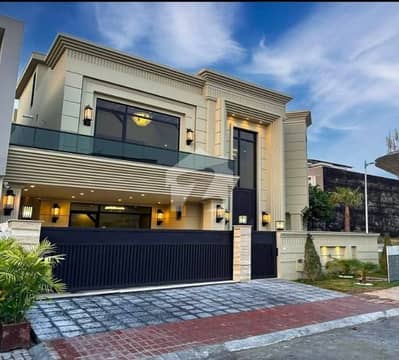 بحریہ گرینز۔ اوورسیز انکلیو بحریہ ٹاؤن فیز 8,بحریہ ٹاؤن راولپنڈی,راولپنڈی میں 5 کمروں کا 16 مرلہ مکان 8.65 کروڑ میں برائے فروخت۔