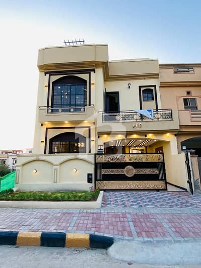بحریہ ٹاؤن فیز 8 بحریہ ٹاؤن راولپنڈی,راولپنڈی میں 4 کمروں کا 5 مرلہ مکان 2.55 کروڑ میں برائے فروخت۔