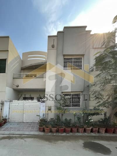 صائمہ لگژری ہومز کراچی میں 4 کمروں کا 5 مرلہ مکان 2.5 کروڑ میں برائے فروخت۔