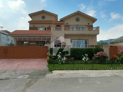 ڈی ۔ 12/3 ڈی ۔ 12,اسلام آباد میں 9 کمروں کا 1 کنال مکان 24.0 کروڑ میں برائے فروخت۔
