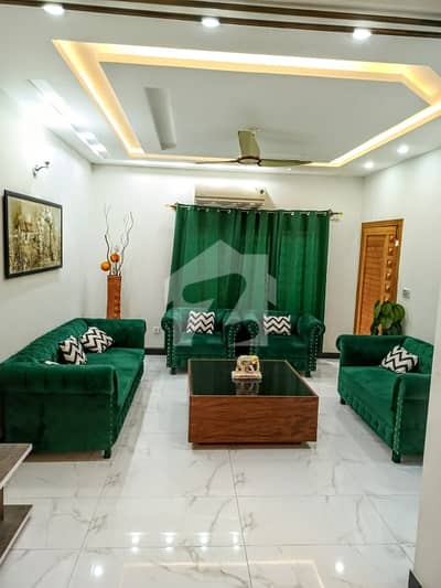 بحریہ ٹاؤن فیز 8 بحریہ ٹاؤن راولپنڈی,راولپنڈی میں 4 کمروں کا 8 مرلہ مکان 1.2 لاکھ میں کرایہ پر دستیاب ہے۔
