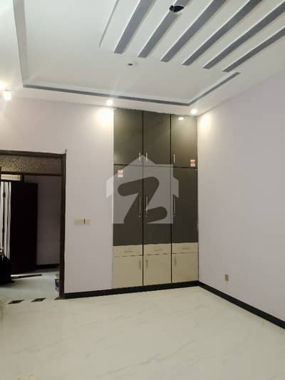 400 Square Yards Lower Portion In Stunning Gulistan-E-Jauhar - Block 7 Is Available For Rent