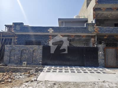 ای ۔ 18 اسلام آباد میں 3 کمروں کا 8 مرلہ مکان 1.6 کروڑ میں برائے فروخت۔