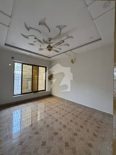 Hayatabad phase 2 Sector j4 10 Marla house available for rent