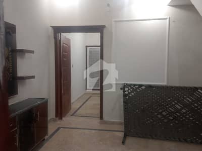 سرور ٹاؤن لاہور میں 3 کمروں کا 3 مرلہ مکان 92.0 لاکھ میں برائے فروخت۔