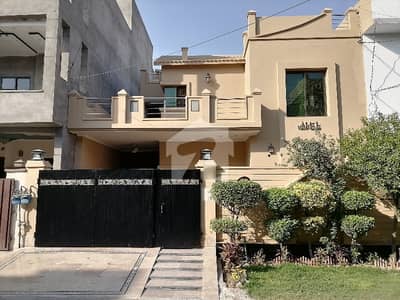 مرغزار آفیسرز کالونی لاہور میں 5 کمروں کا 10 مرلہ مکان 3.5 کروڑ میں برائے فروخت۔