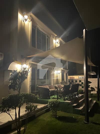 Luxuries 2 Kanal Fully Furnished House with BackYard