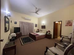 GOOD LOCATION CHANCE PRICE BUNGALOW IN GULSHAN-E-IQBAL